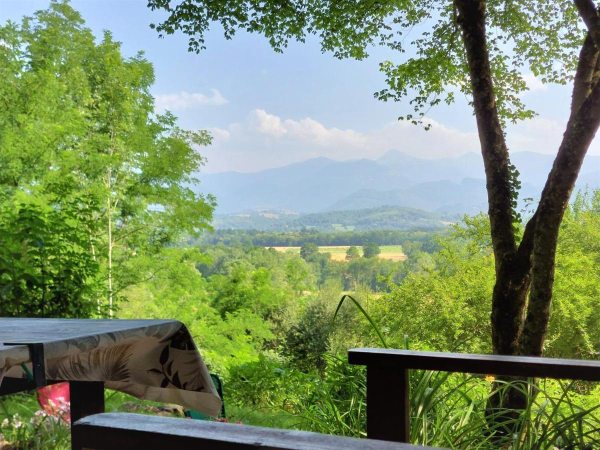 Cabane dans les bois avec vue sur les Pyrénées Saint-Laurent-de-Neste Esterno foto