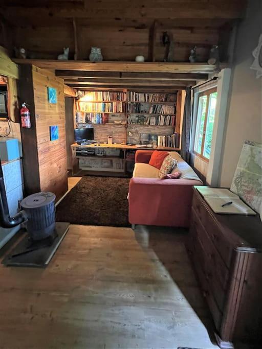 Cabane dans les bois avec vue sur les Pyrénées Saint-Laurent-de-Neste Esterno foto
