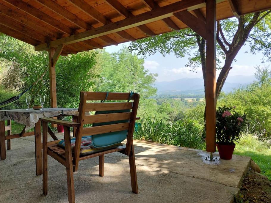 Cabane dans les bois avec vue sur les Pyrénées Saint-Laurent-de-Neste Esterno foto